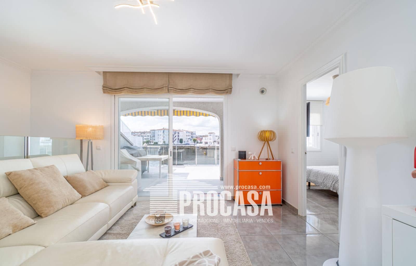 4 chambre Villa/Maison à vendre à Empuriabrava avec piscine garage - 699 000 € (Ref: 8857821)