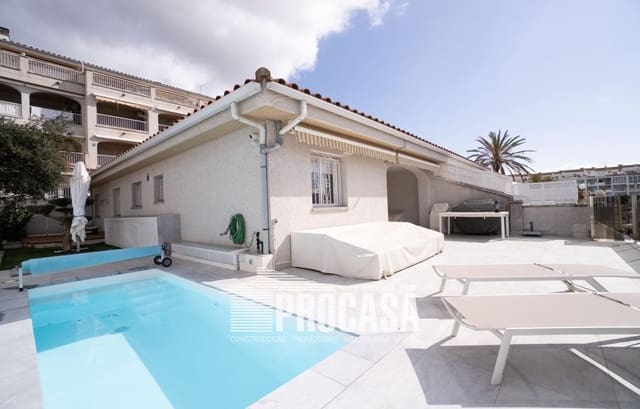 4 chambre Villa/Maison à vendre à Empuriabrava, Castelló d'Empúries avec piscine garage - 699 000 € (Ref: 8857821)