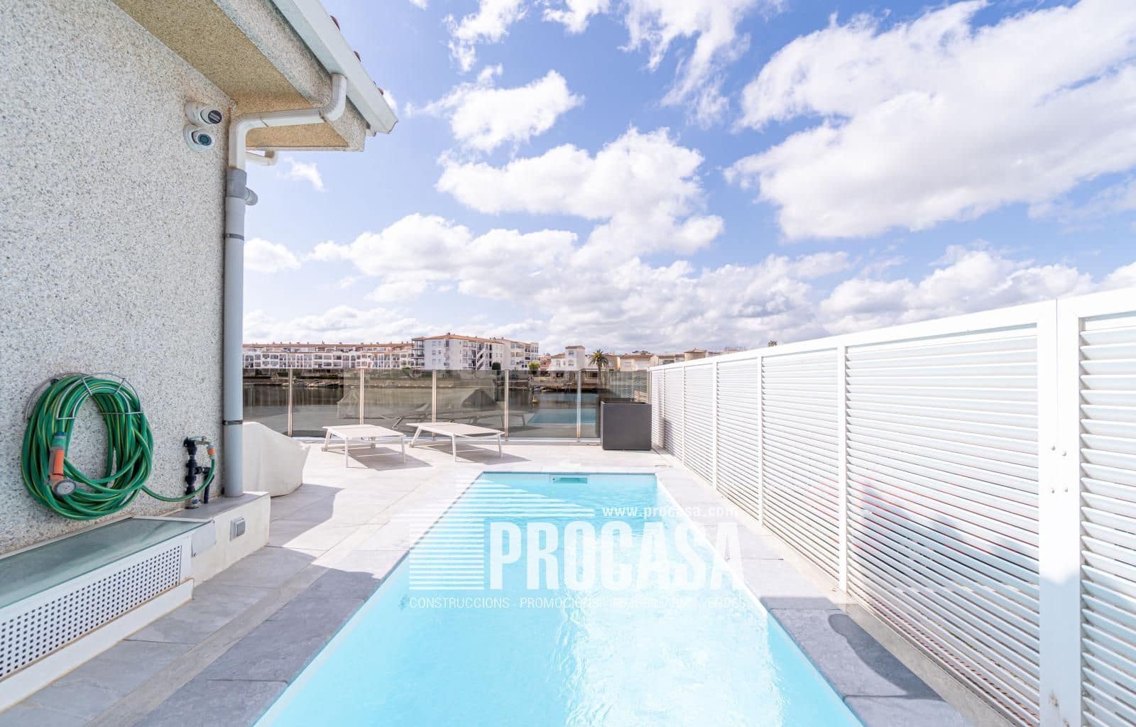 4 chambre Villa/Maison à vendre à Empuriabrava avec piscine garage - 699 000 € (Ref: 8857821)