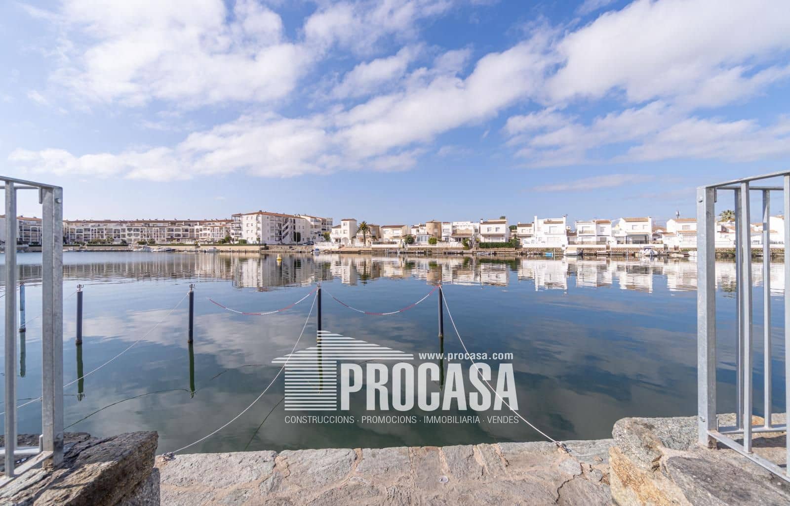 4 chambre Villa/Maison à vendre à Empuriabrava avec piscine garage - 699 000 € (Ref: 8857821)