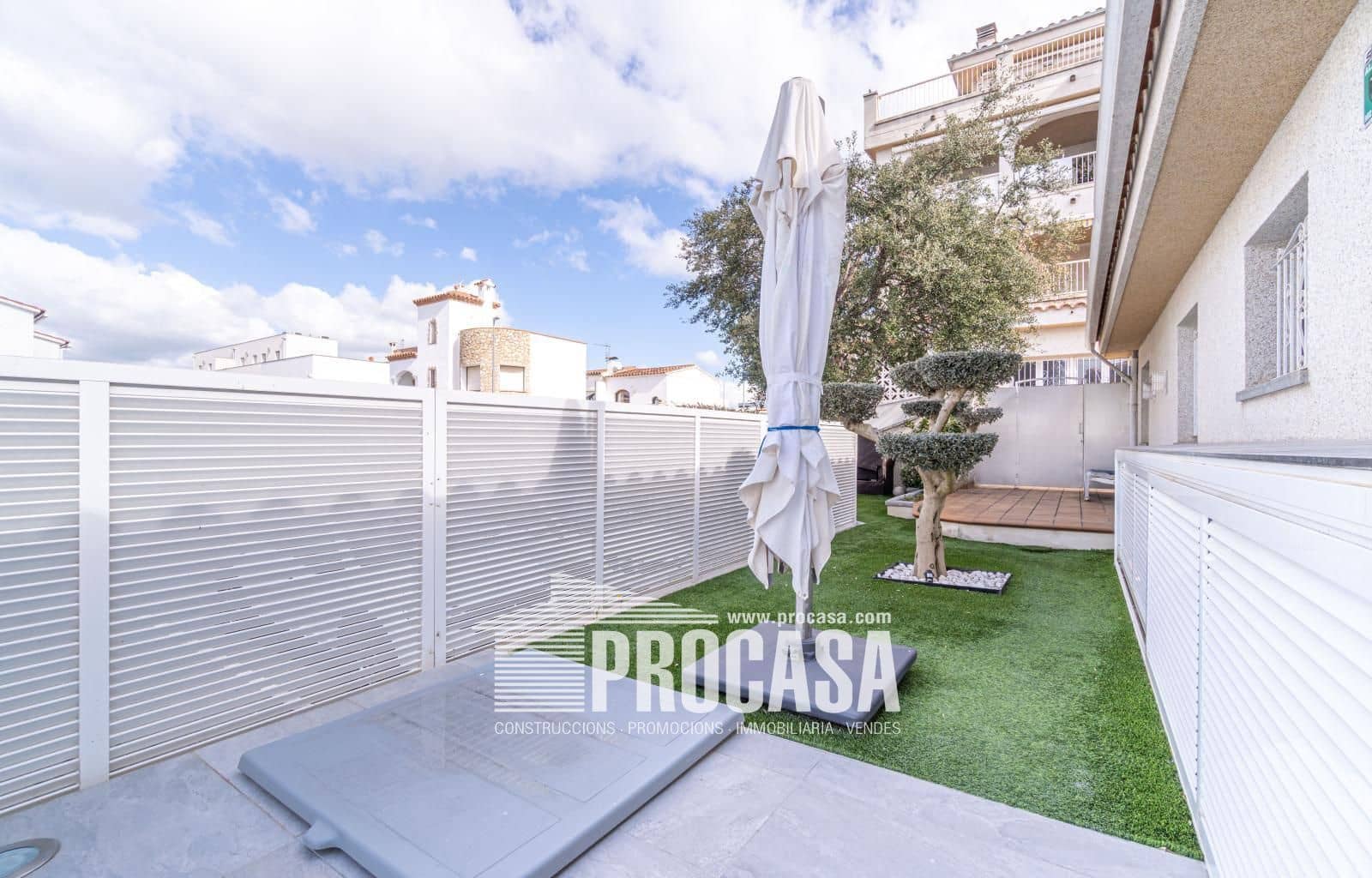4 chambre Villa/Maison à vendre à Empuriabrava avec piscine garage - 699 000 € (Ref: 8857821)