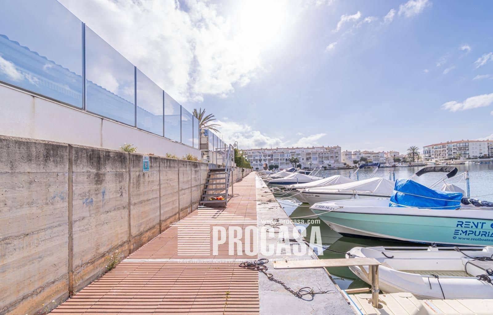 4 chambre Villa/Maison à vendre à Empuriabrava avec piscine garage - 699 000 € (Ref: 8857821)