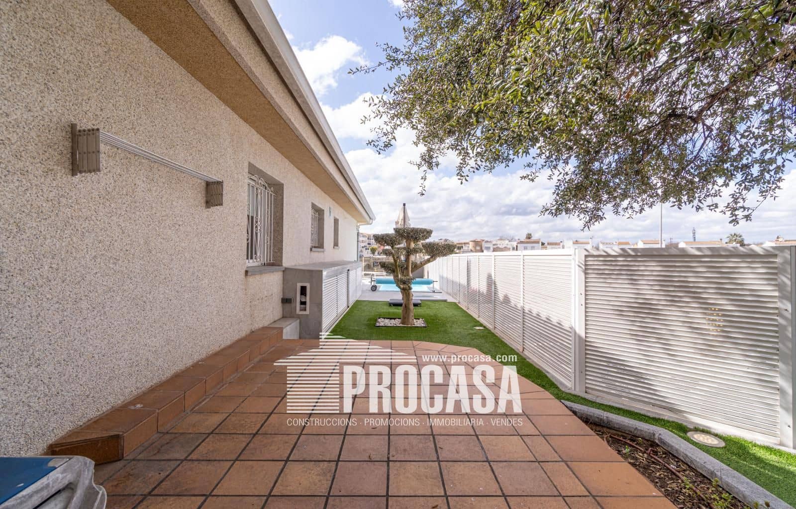 4 chambre Villa/Maison à vendre à Empuriabrava avec piscine garage - 699 000 € (Ref: 8857821)