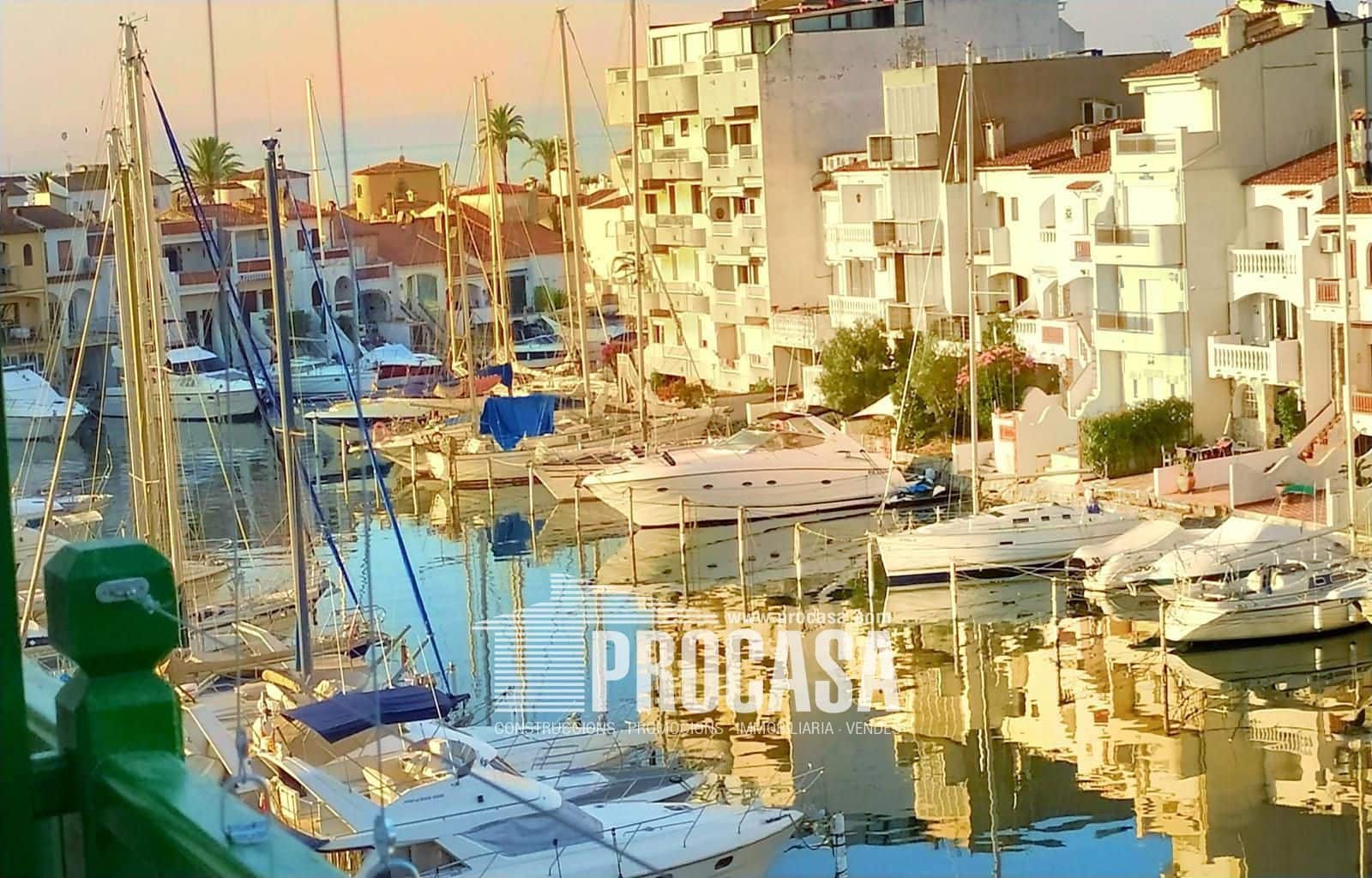 Flat te koop in Empuriabrava - € 250.000 (Ref: 8861583)