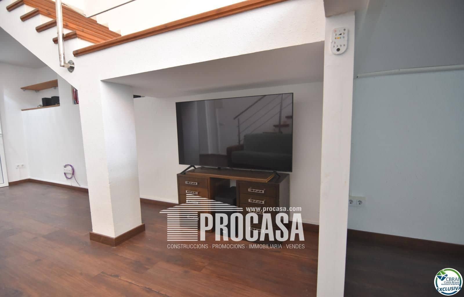 Comercial para venda em Empuriabrava com garagem - 145 000 € (Ref: 8880427)