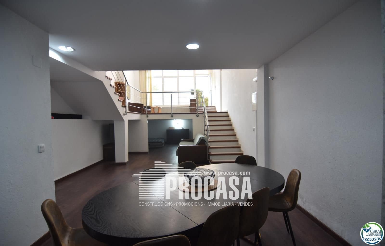 Comercial para venda em Empuriabrava com garagem - 145 000 € (Ref: 8880427)