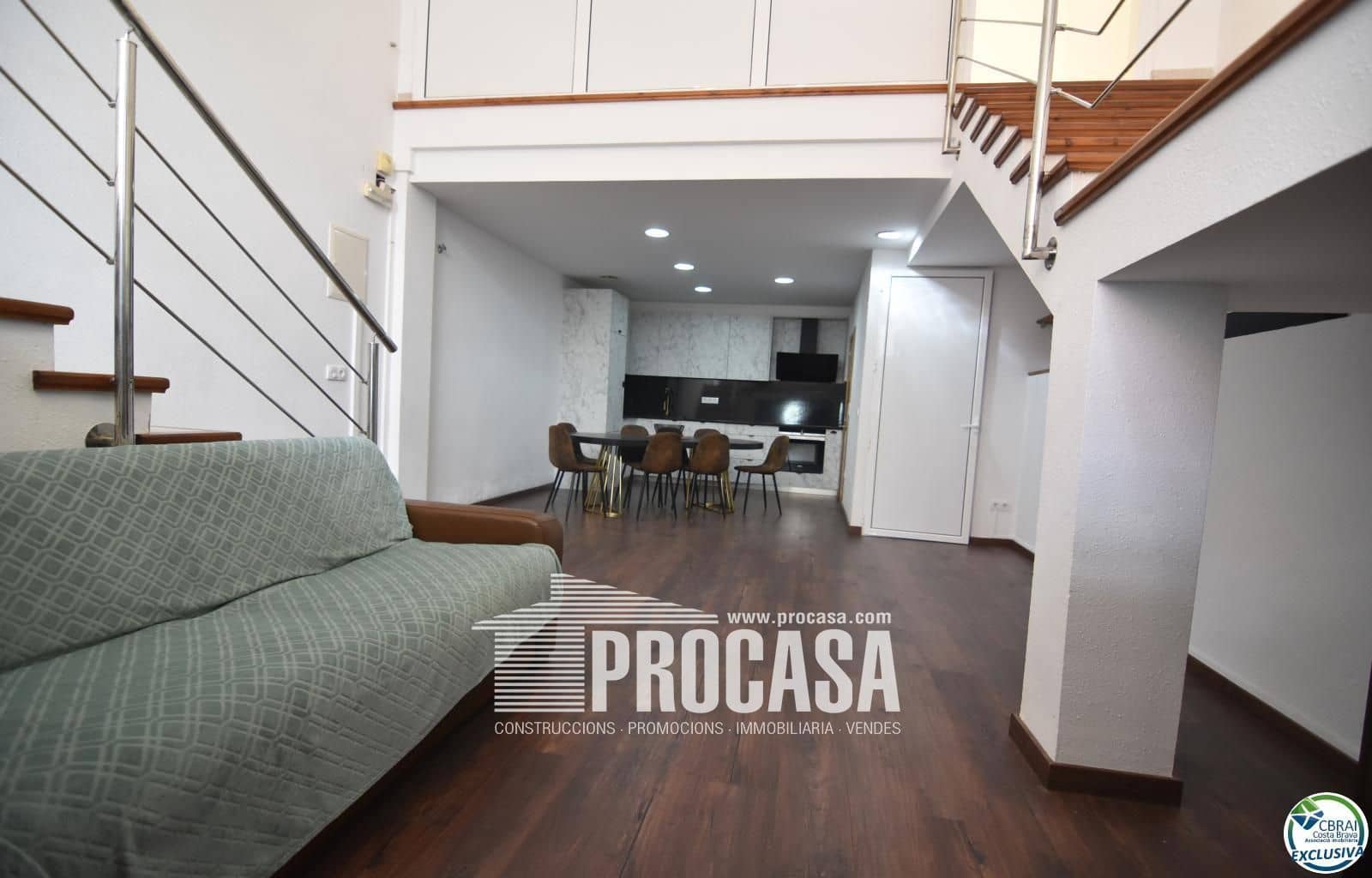 Comercial para venda em Empuriabrava com garagem - 145 000 € (Ref: 8880427)