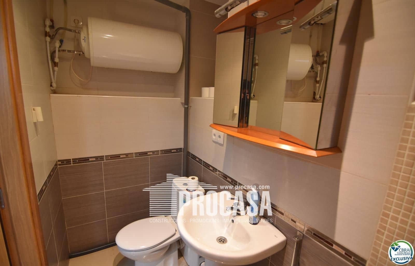 Comercial para venda em Empuriabrava com garagem - 145 000 € (Ref: 8880427)