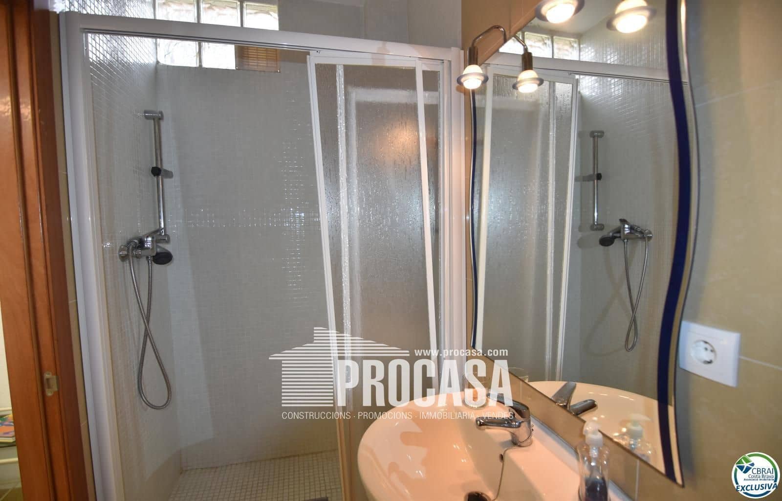 Comercial para venda em Empuriabrava com garagem - 145 000 € (Ref: 8880427)