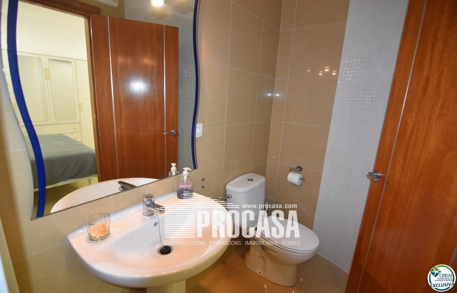 Comercial para venda em Empuriabrava com garagem - 145 000 € (Ref: 8880427)