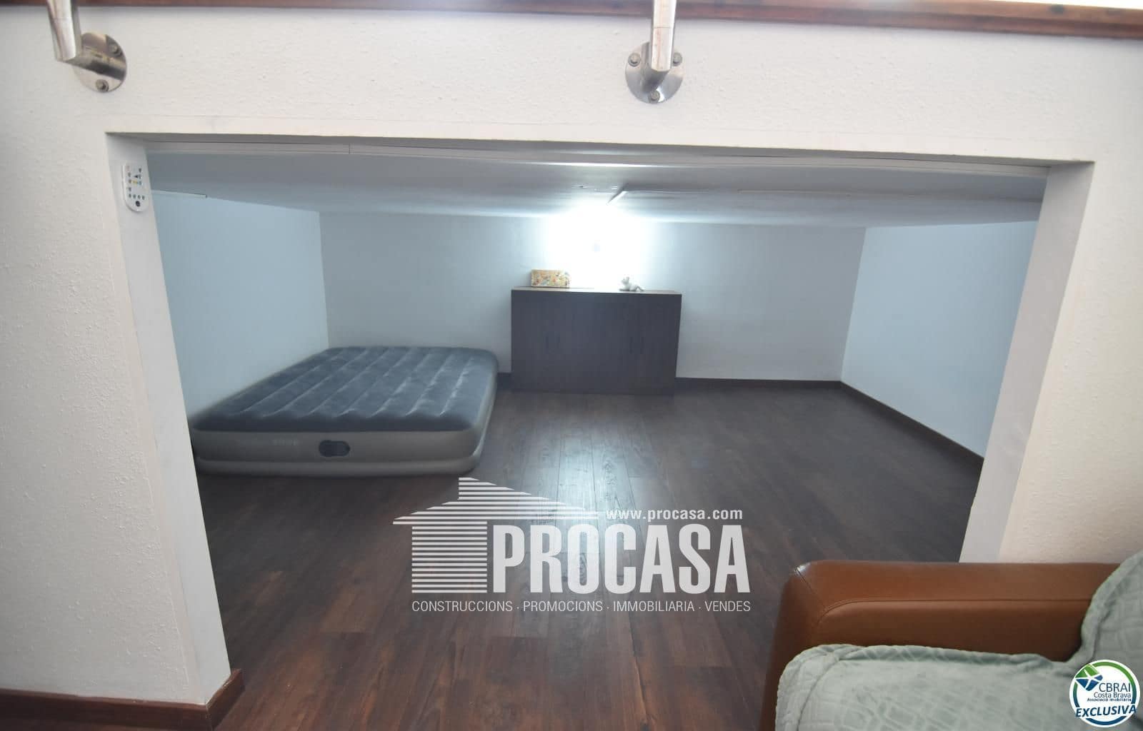 Comercial para venda em Empuriabrava com garagem - 145 000 € (Ref: 8880427)