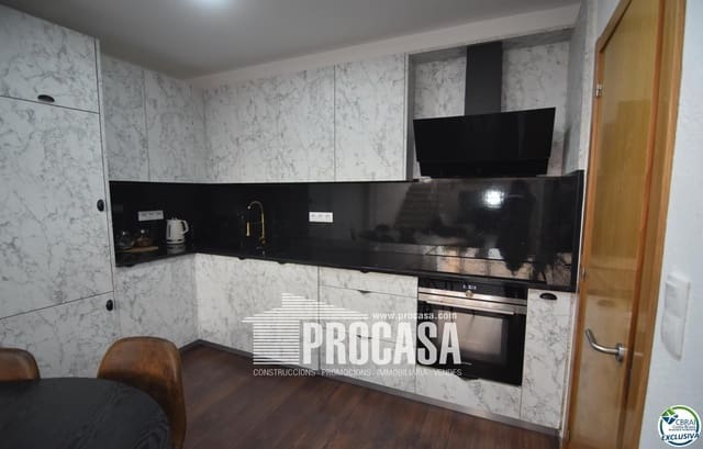 Erhverv til salg i Empuriabrava, Castelló d'Empúries med garage - € 145.000 (Ref: 8880427)