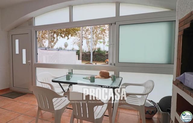 1 sypialnia Willa na sprzedaż w Empuriabrava, Castelló d'Empúries z basenem - 155 000 € (Ref: 8886377)