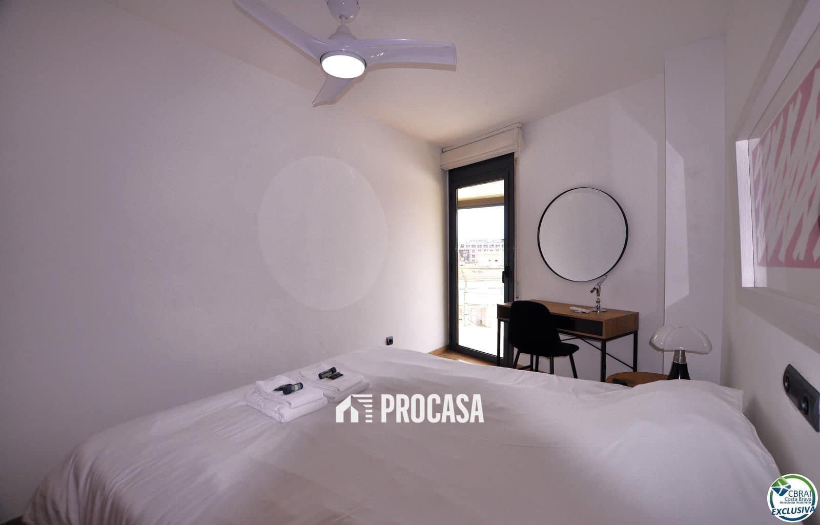 2 soverom Leilighet til salgs i Roses med svømmebasseng garasje - € 570 000 (Ref: 8903924)