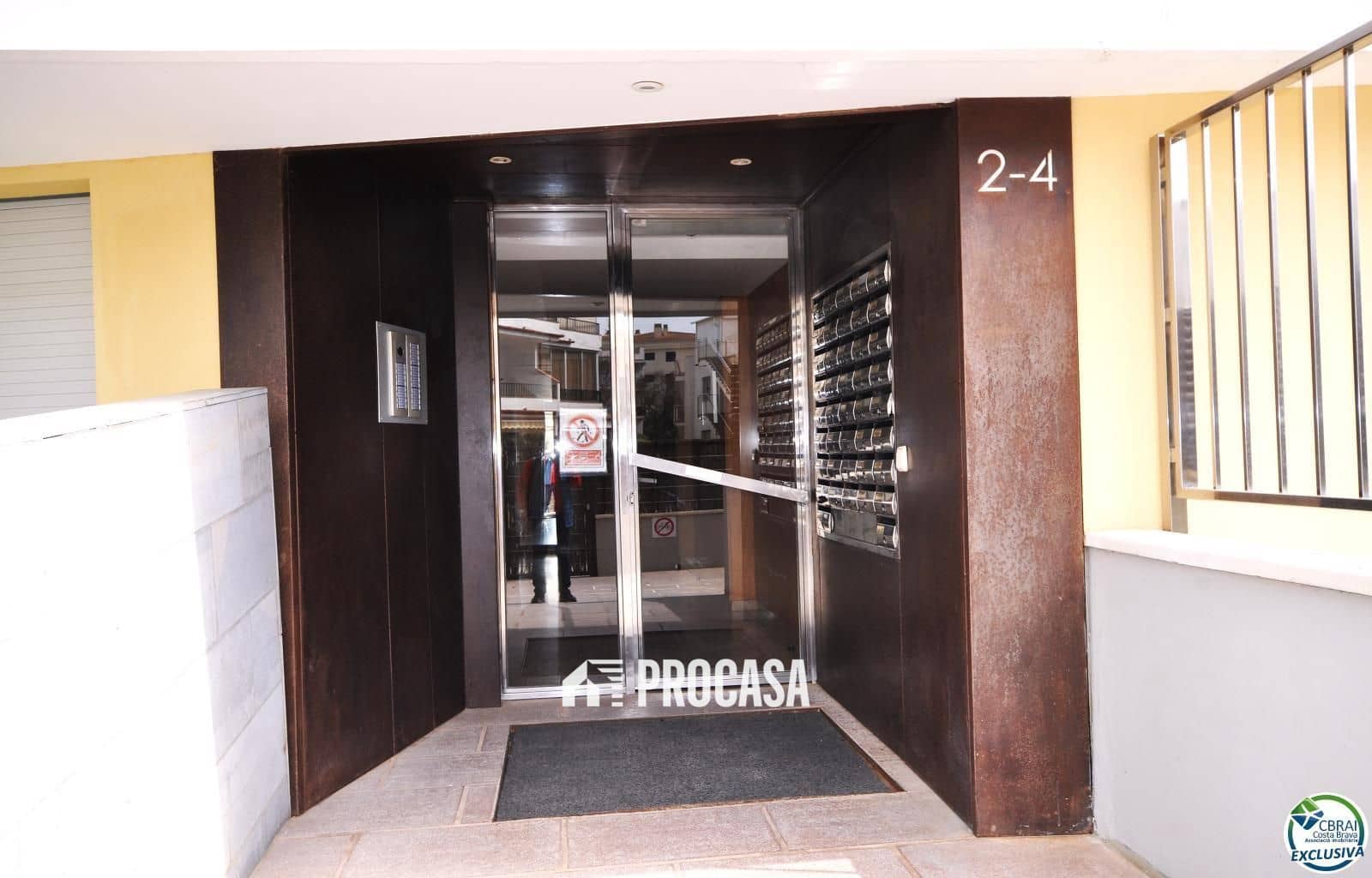 2 soverom Leilighet til salgs i Roses med svømmebasseng garasje - € 570 000 (Ref: 8903924)