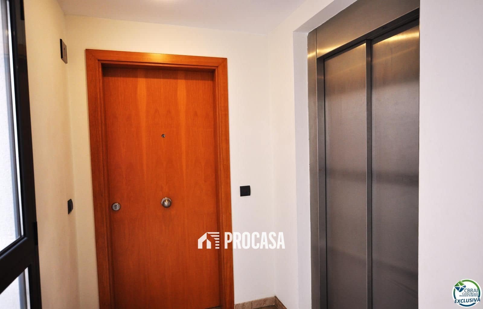 2 soverom Leilighet til salgs i Roses med svømmebasseng garasje - € 570 000 (Ref: 8903924)