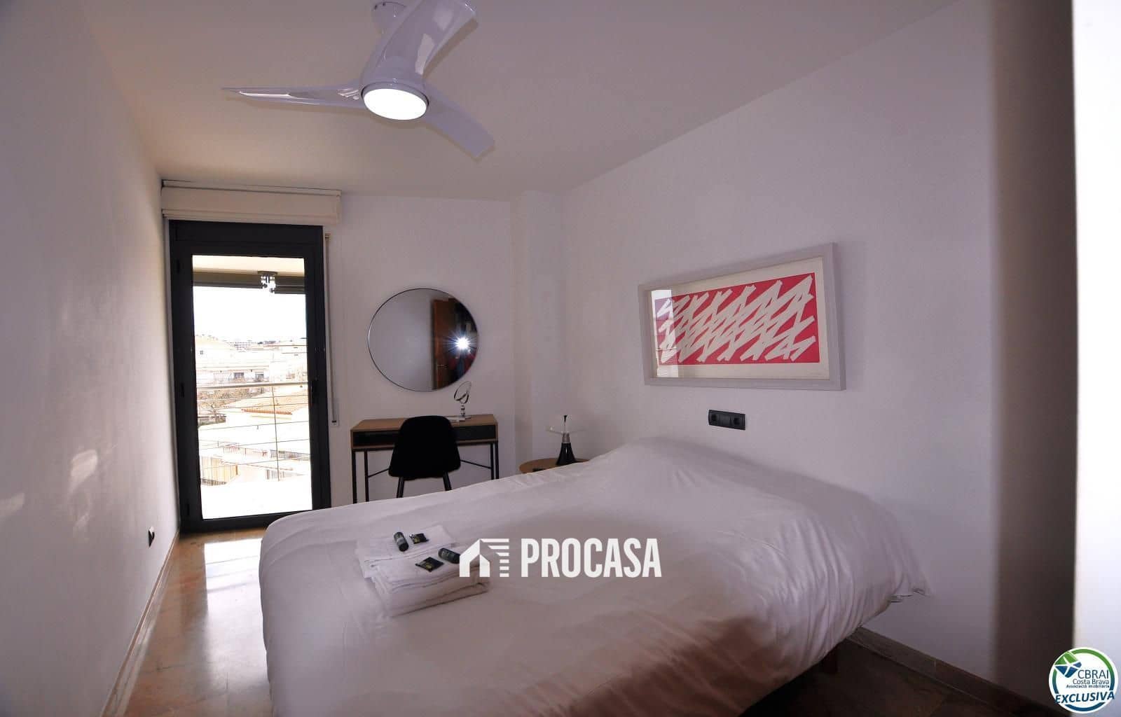 2 soverom Leilighet til salgs i Roses med svømmebasseng garasje - € 570 000 (Ref: 8903924)