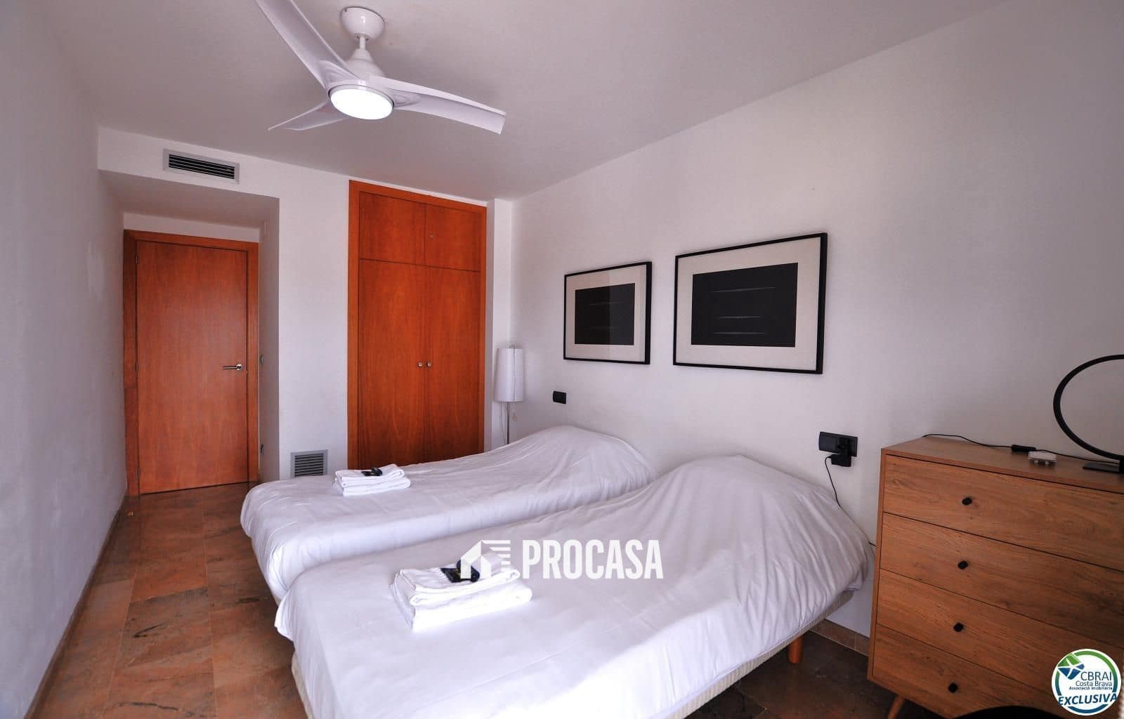 2 soverom Leilighet til salgs i Roses med svømmebasseng garasje - € 570 000 (Ref: 8903924)