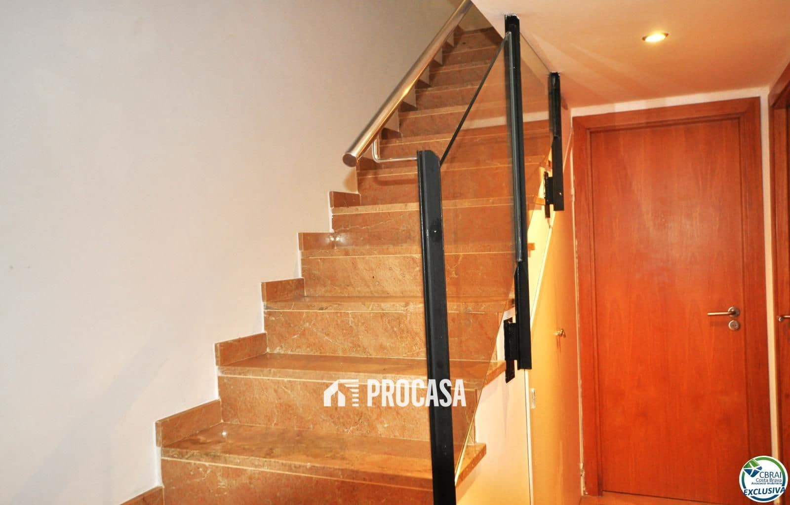 2 soverom Leilighet til salgs i Roses med svømmebasseng garasje - € 570 000 (Ref: 8903924)