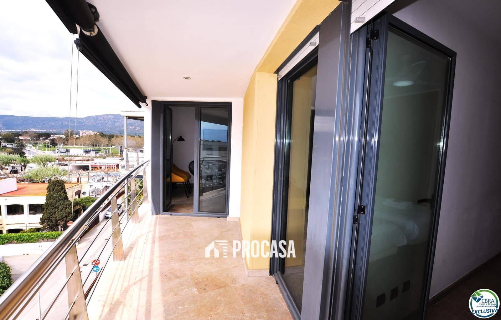 2 soverom Leilighet til salgs i Roses med svømmebasseng garasje - € 570 000 (Ref: 8903924)