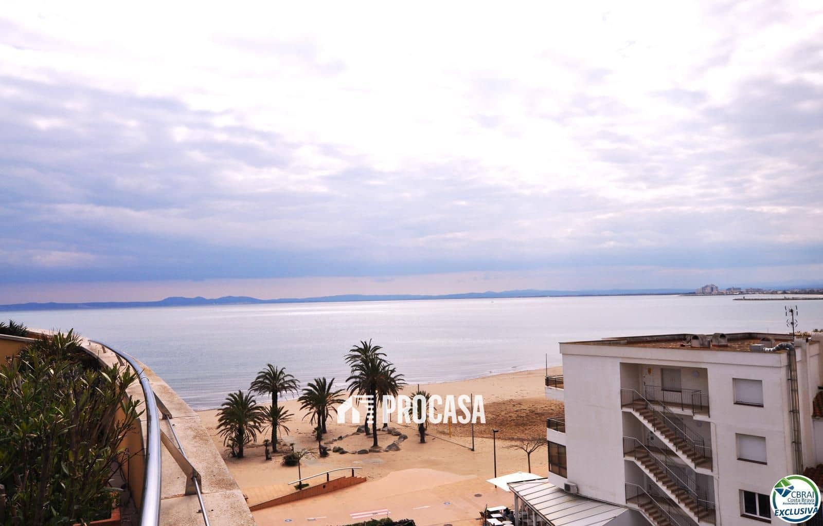 2 soverom Leilighet til salgs i Roses med svømmebasseng garasje - € 570 000 (Ref: 8903924)