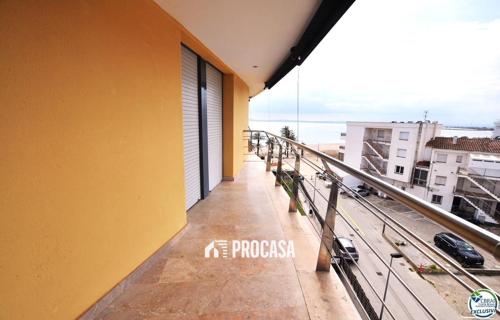 2 soverom Leilighet til salgs i Roses med svømmebasseng garasje - € 570 000 (Ref: 8903924)