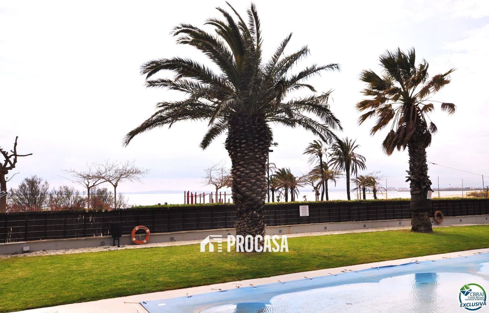 2 soverom Leilighet til salgs i Roses med svømmebasseng garasje - € 570 000 (Ref: 8903924)