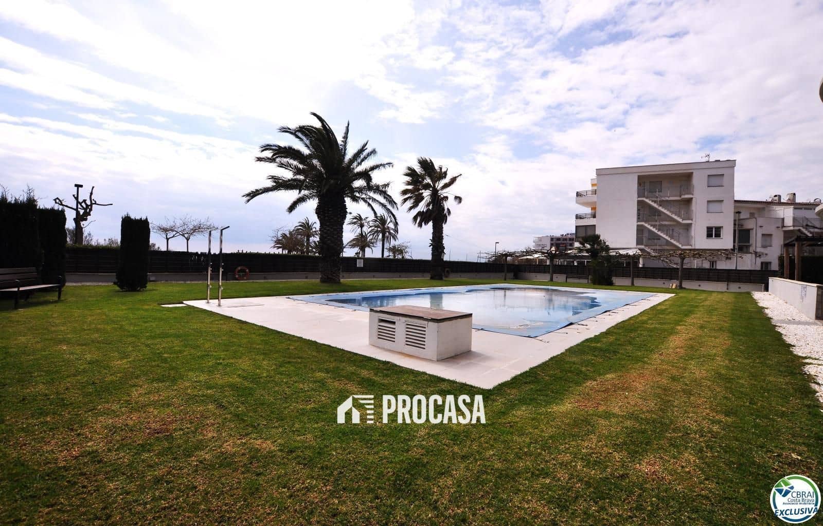 2 soverom Leilighet til salgs i Roses med svømmebasseng garasje - € 570 000 (Ref: 8903924)