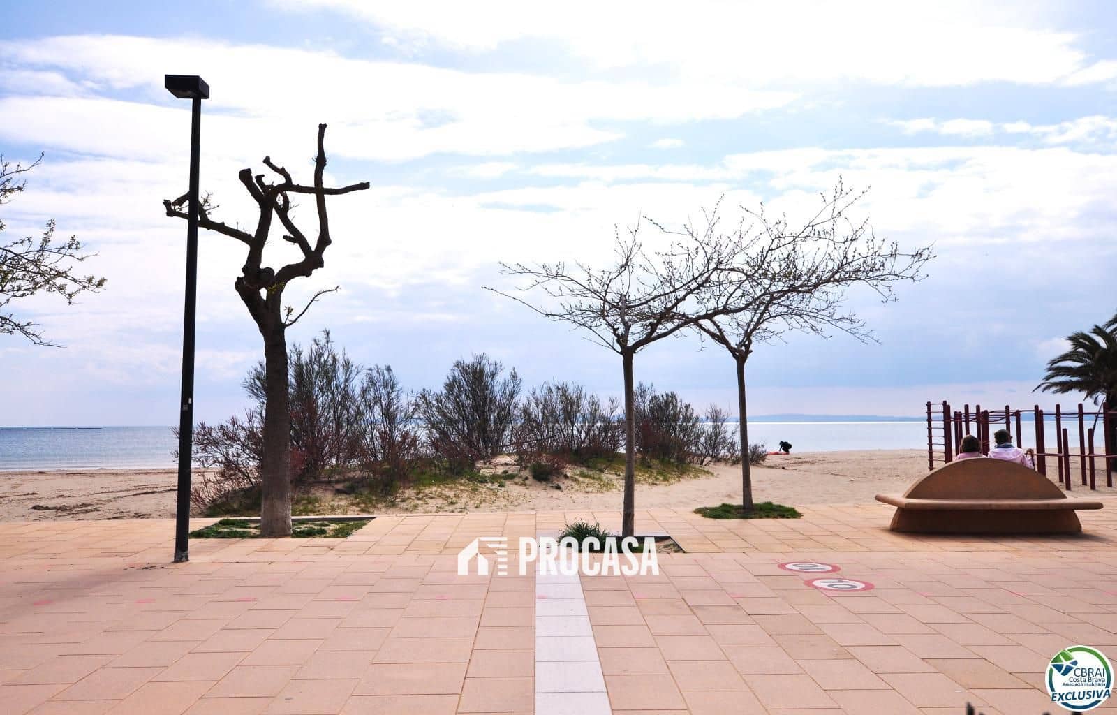 2 soverom Leilighet til salgs i Roses med svømmebasseng garasje - € 570 000 (Ref: 8903924)