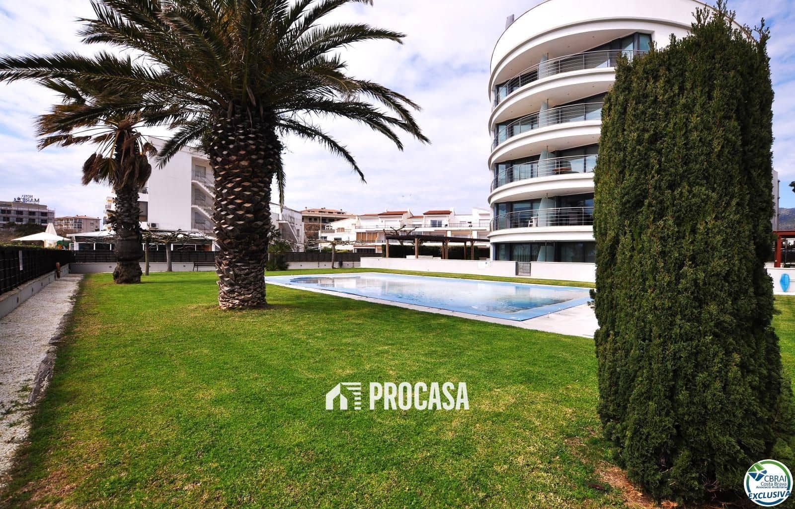 2 soverom Leilighet til salgs i Roses med svømmebasseng garasje - € 570 000 (Ref: 8903924)