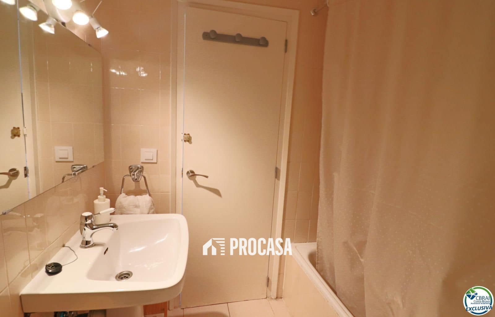 Appartement à vendre à Roses avec piscine garage - 99 000 € (Ref: 8913489)