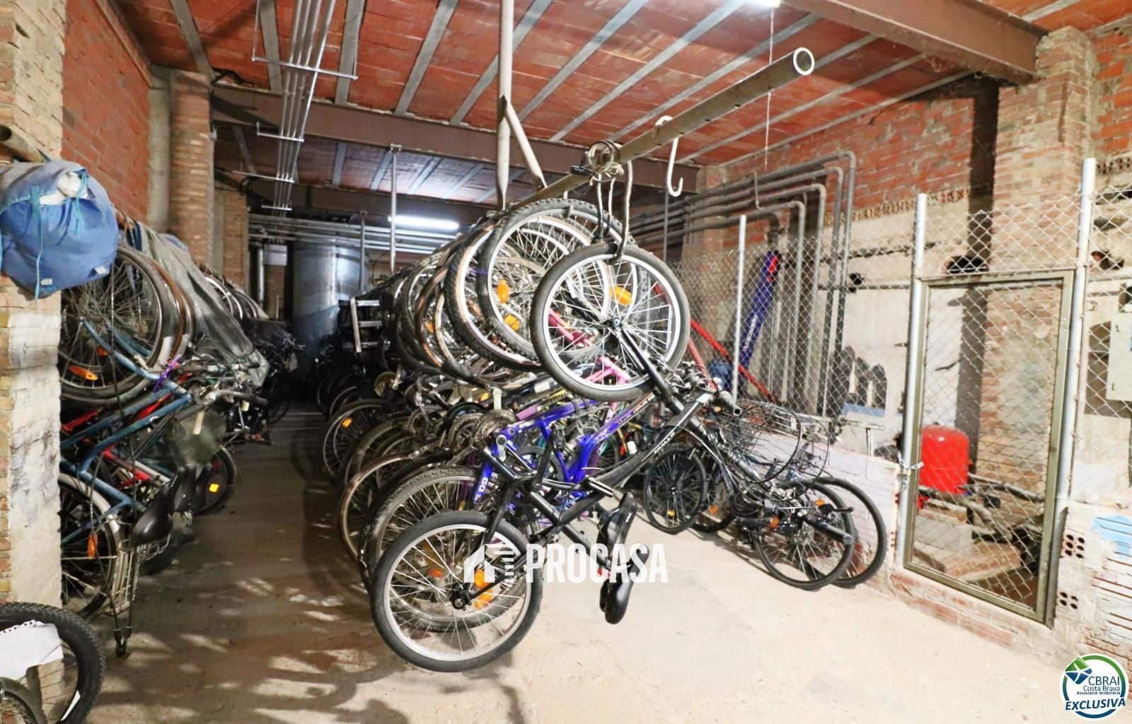 Appartement à vendre à Roses avec piscine garage - 99 000 € (Ref: 8913489)