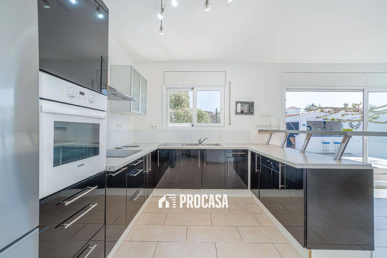 4 sypialnia Willa na sprzedaż w Empuriabrava z basenem garażem - 995 000 € (Ref: 8951013)