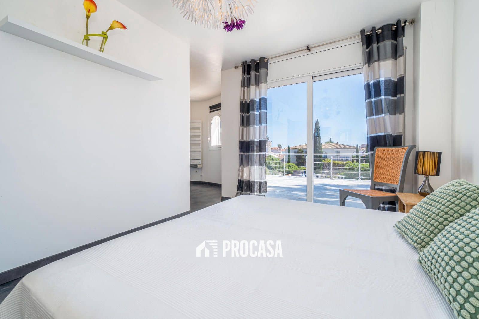 4 sypialnia Willa na sprzedaż w Empuriabrava z basenem garażem - 995 000 € (Ref: 8951013)