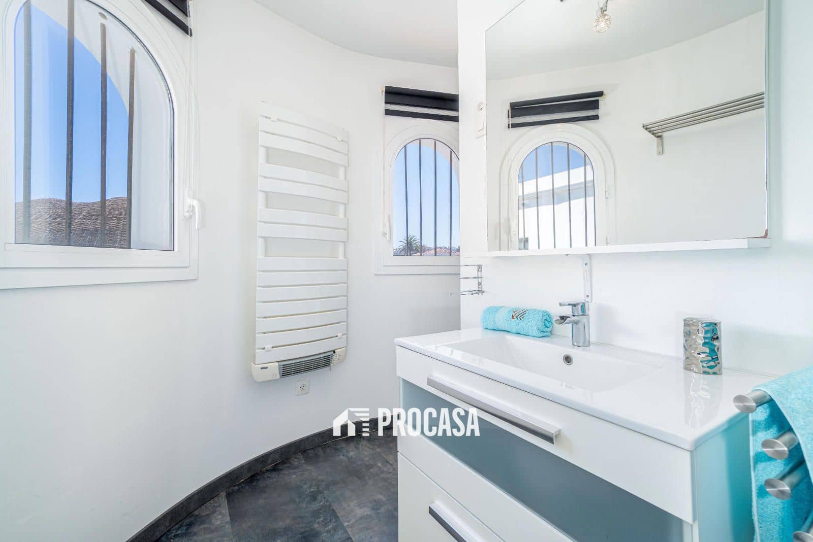 4 sypialnia Willa na sprzedaż w Empuriabrava z basenem garażem - 995 000 € (Ref: 8951013)