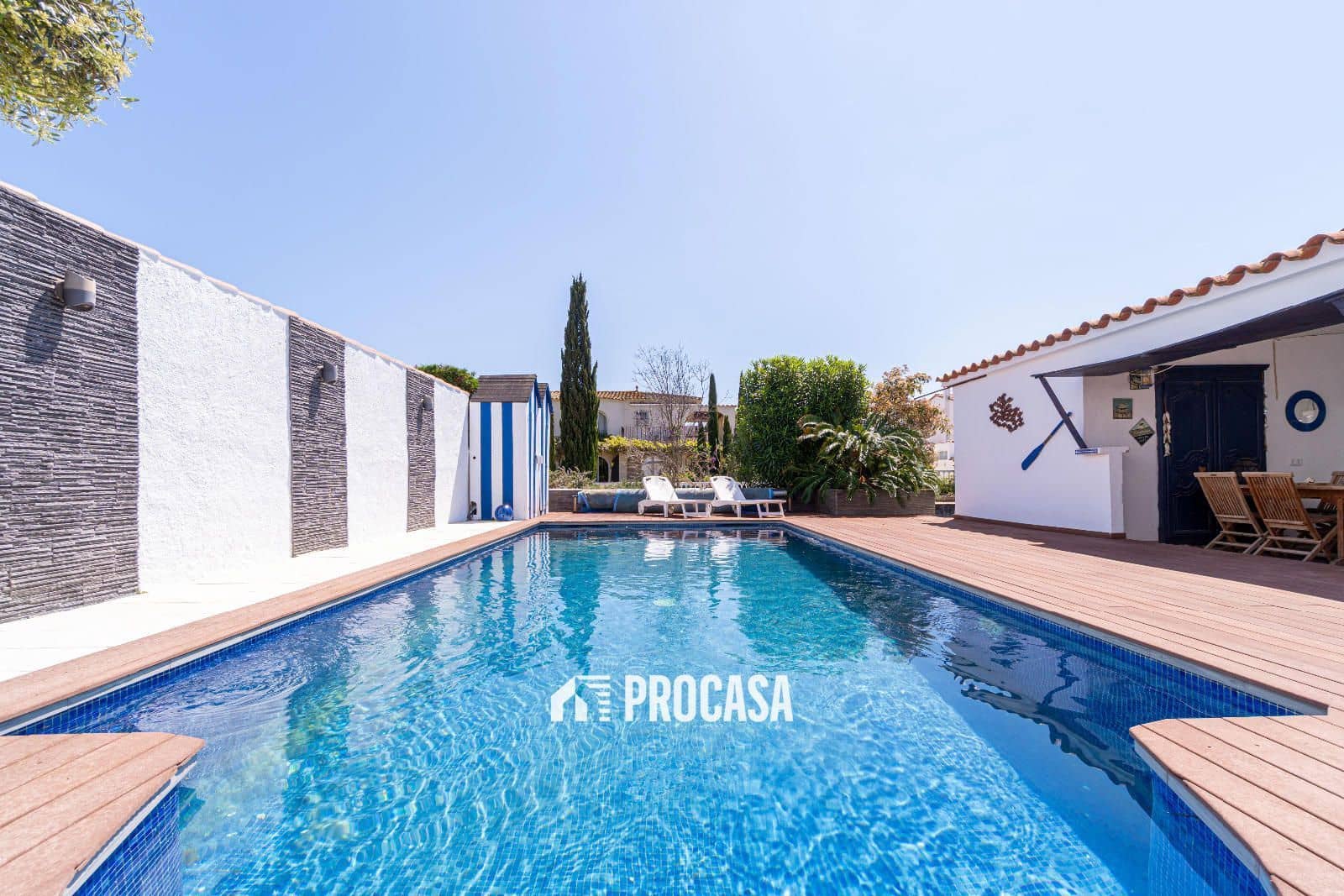 4 sypialnia Willa na sprzedaż w Empuriabrava z basenem garażem - 995 000 € (Ref: 8951013)