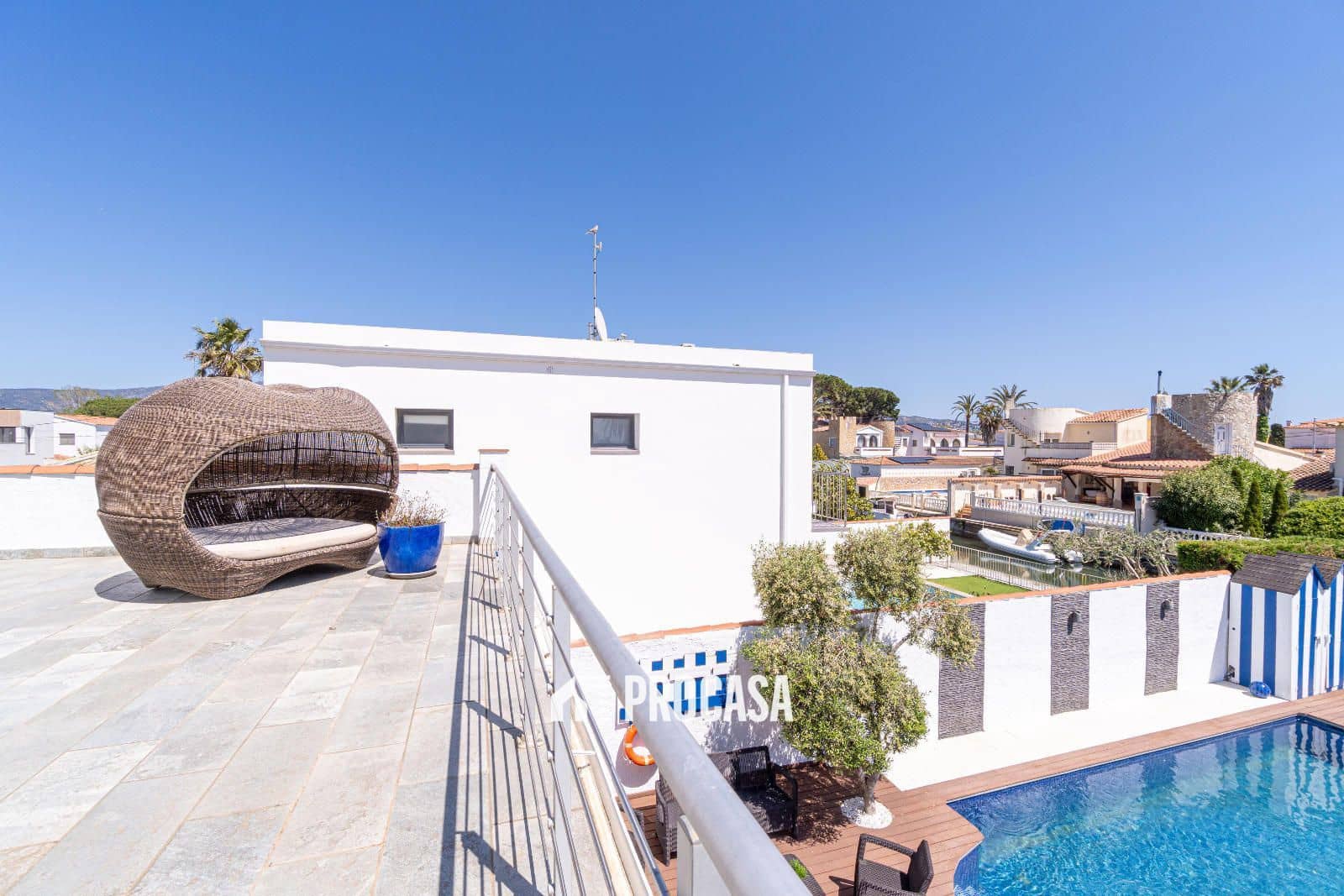 4 sypialnia Willa na sprzedaż w Empuriabrava z basenem garażem - 995 000 € (Ref: 8951013)