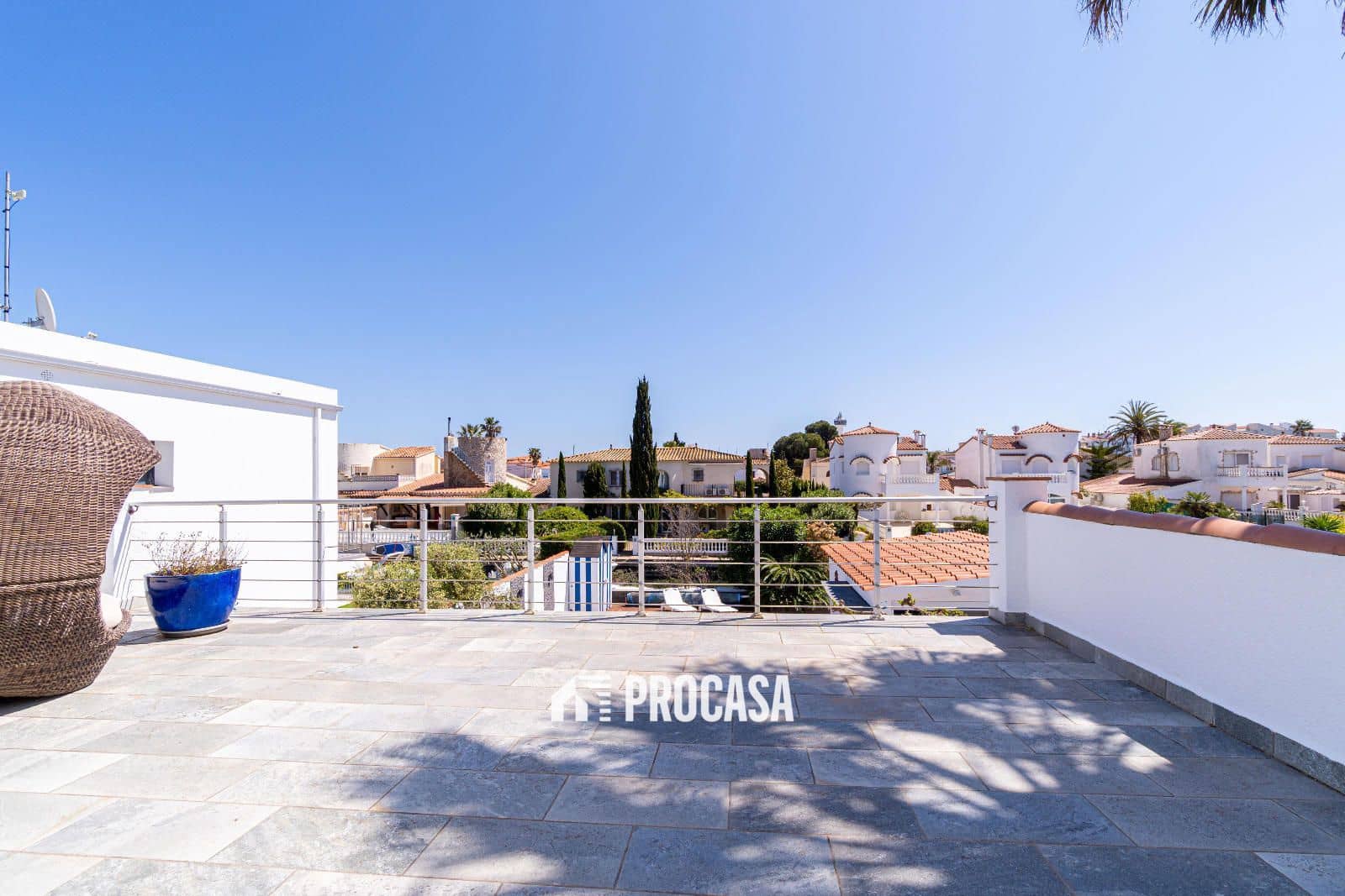 4 sypialnia Willa na sprzedaż w Empuriabrava z basenem garażem - 995 000 € (Ref: 8951013)