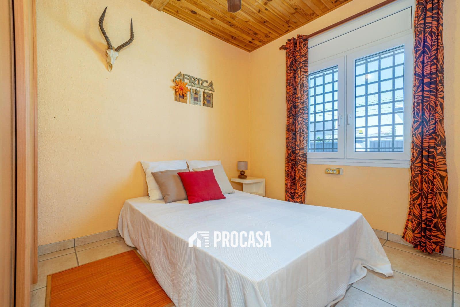 4 sypialnia Willa na sprzedaż w Empuriabrava z basenem garażem - 995 000 € (Ref: 8951013)