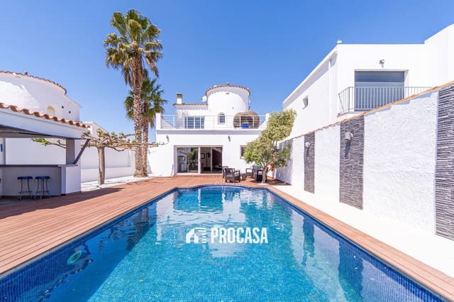 4 sypialnia Willa na sprzedaż w Empuriabrava, Castelló d'Empúries z basenem garażem - 995 000 € (Ref: 8951013)