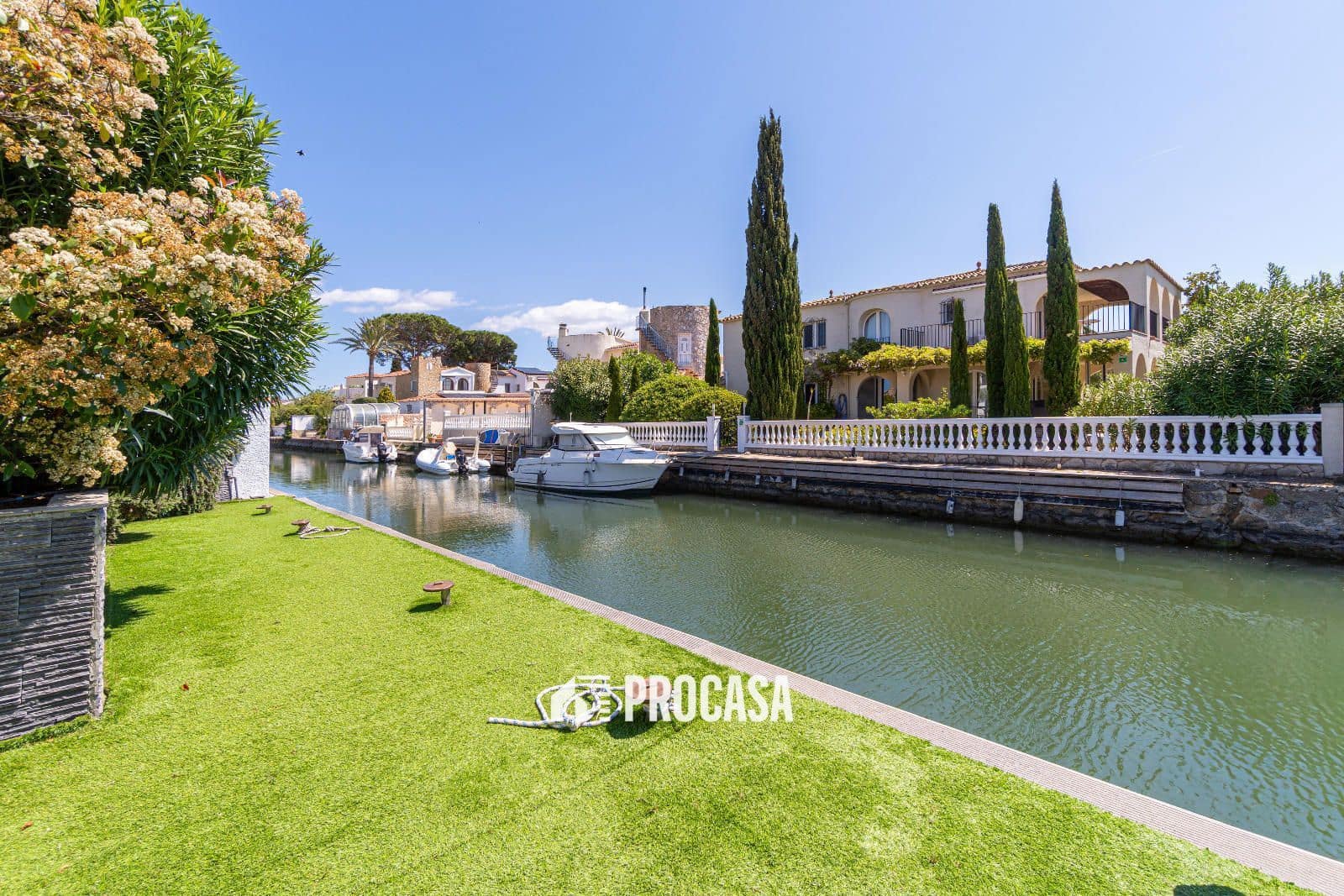 4 sypialnia Willa na sprzedaż w Empuriabrava z basenem garażem - 995 000 € (Ref: 8951013)