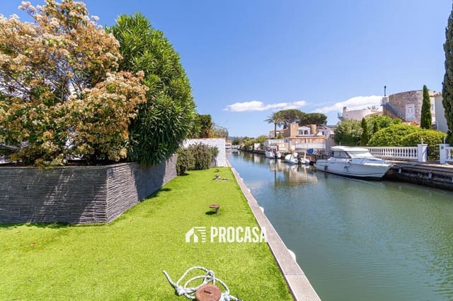 4 sypialnia Willa na sprzedaż w Empuriabrava, Castelló d'Empúries z basenem garażem - 995 000 € (Ref: 8951013)