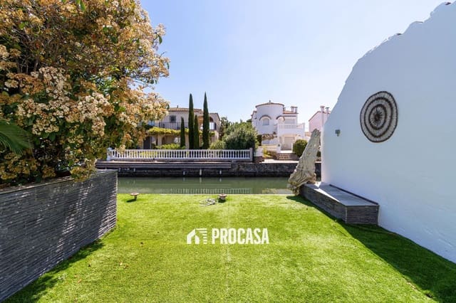 4 sypialnia Willa na sprzedaż w Empuriabrava, Castelló d'Empúries z basenem garażem - 995 000 € (Ref: 8951013)