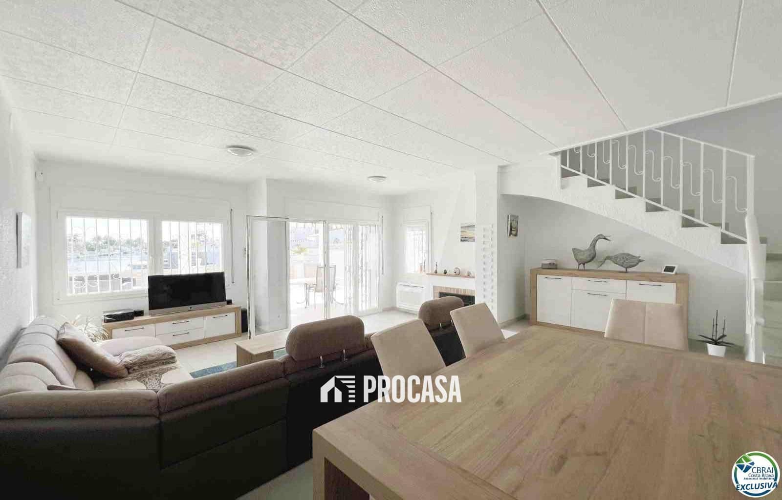 3 chambre Villa/Maison à vendre à Empuriabrava avec garage - 599 900 € (Ref: 8951193)