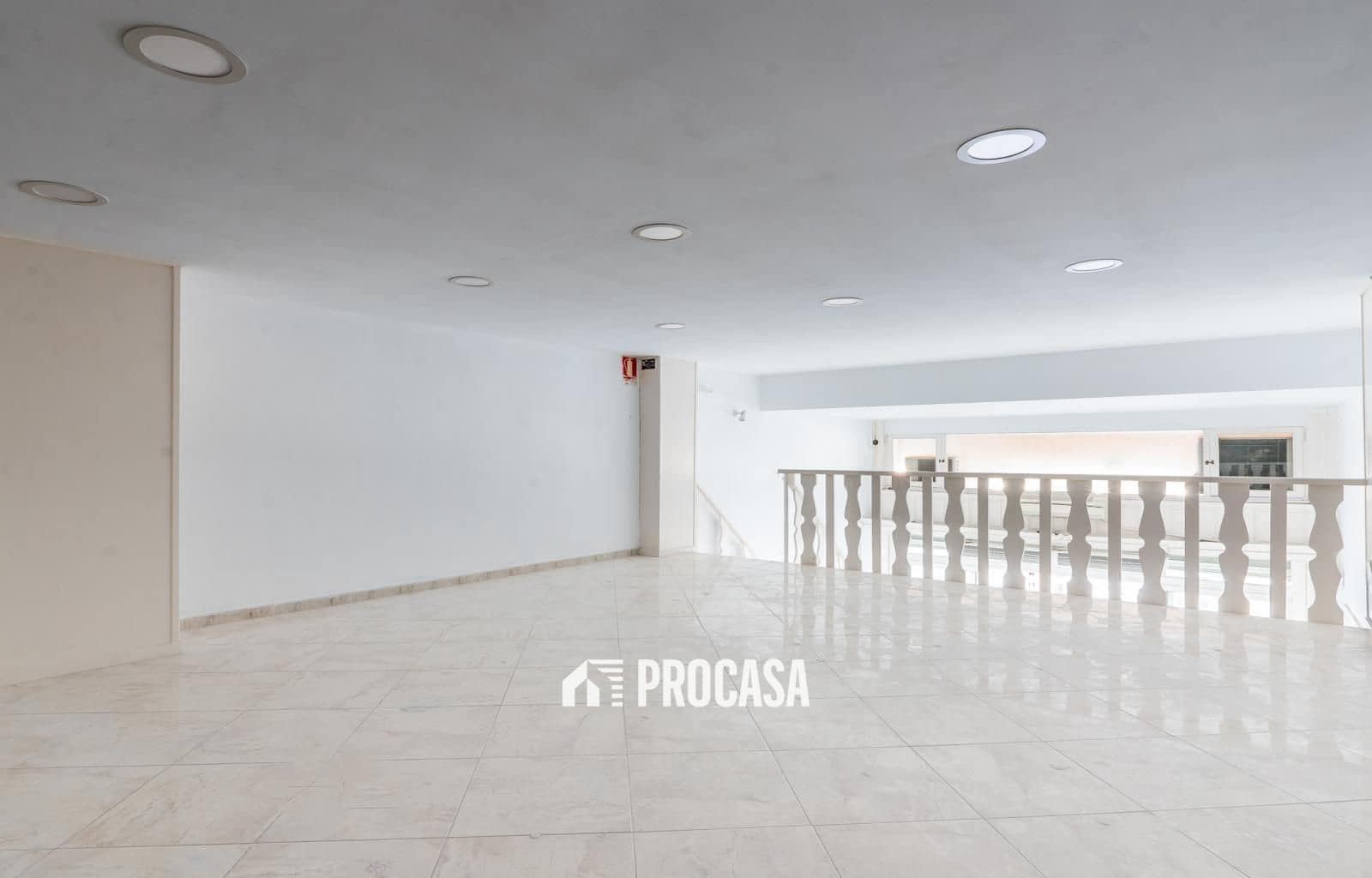 Erhverv til salg i Empuriabrava - € 220.000 (Ref: 8956381)