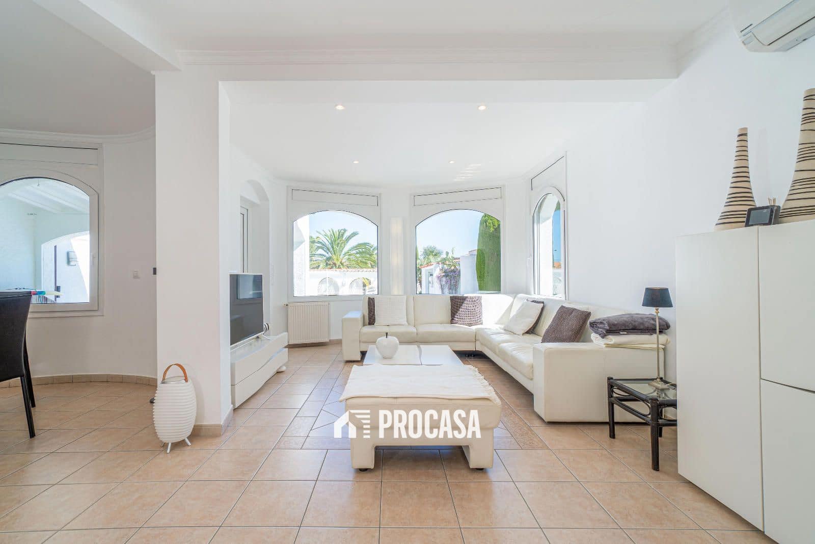 6 slaapkamer Villa te koop in Empuriabrava met zwembad garage - € 1.195.000 (Ref: 8960678)