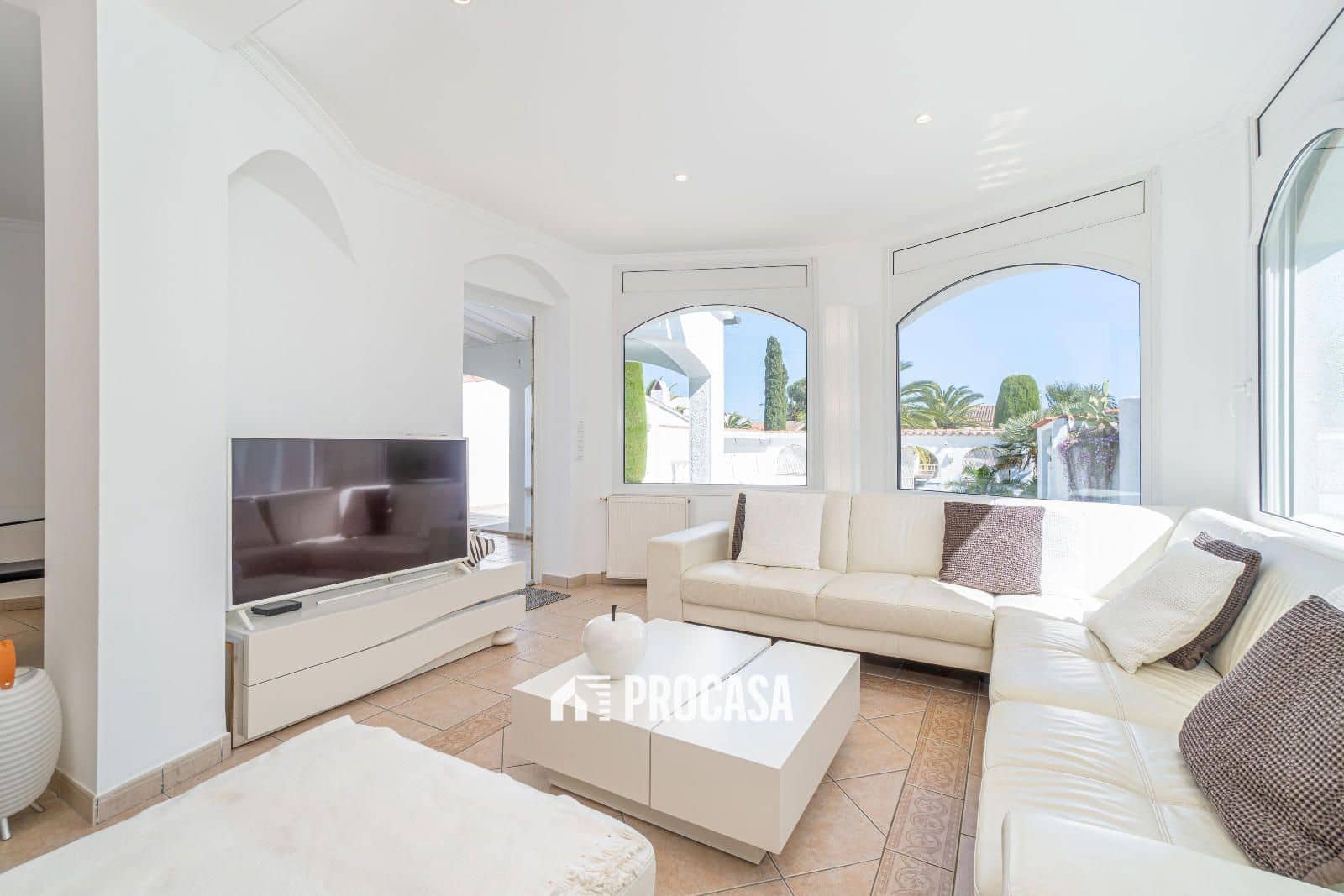 6 slaapkamer Villa te koop in Empuriabrava met zwembad garage - € 1.195.000 (Ref: 8960678)