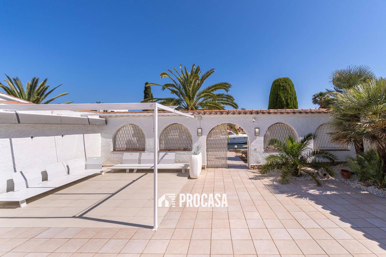 6 slaapkamer Villa te koop in Empuriabrava met zwembad garage - € 1.195.000 (Ref: 8960678)