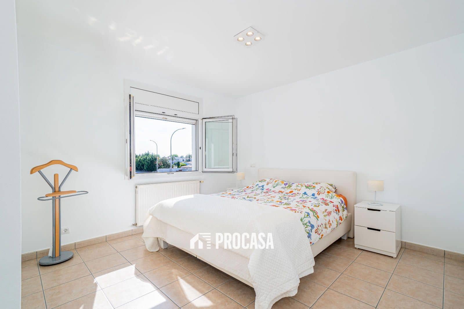 6 slaapkamer Villa te koop in Empuriabrava met zwembad garage - € 1.195.000 (Ref: 8960678)