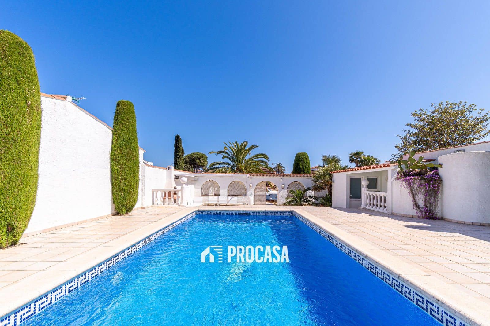 6 slaapkamer Villa te koop in Empuriabrava met zwembad garage - € 1.195.000 (Ref: 8960678)